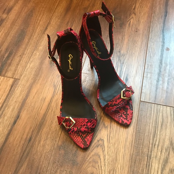🤩 🐍 Red and Black Snake Print Ankle Strap Heels - Picture 6 of 6